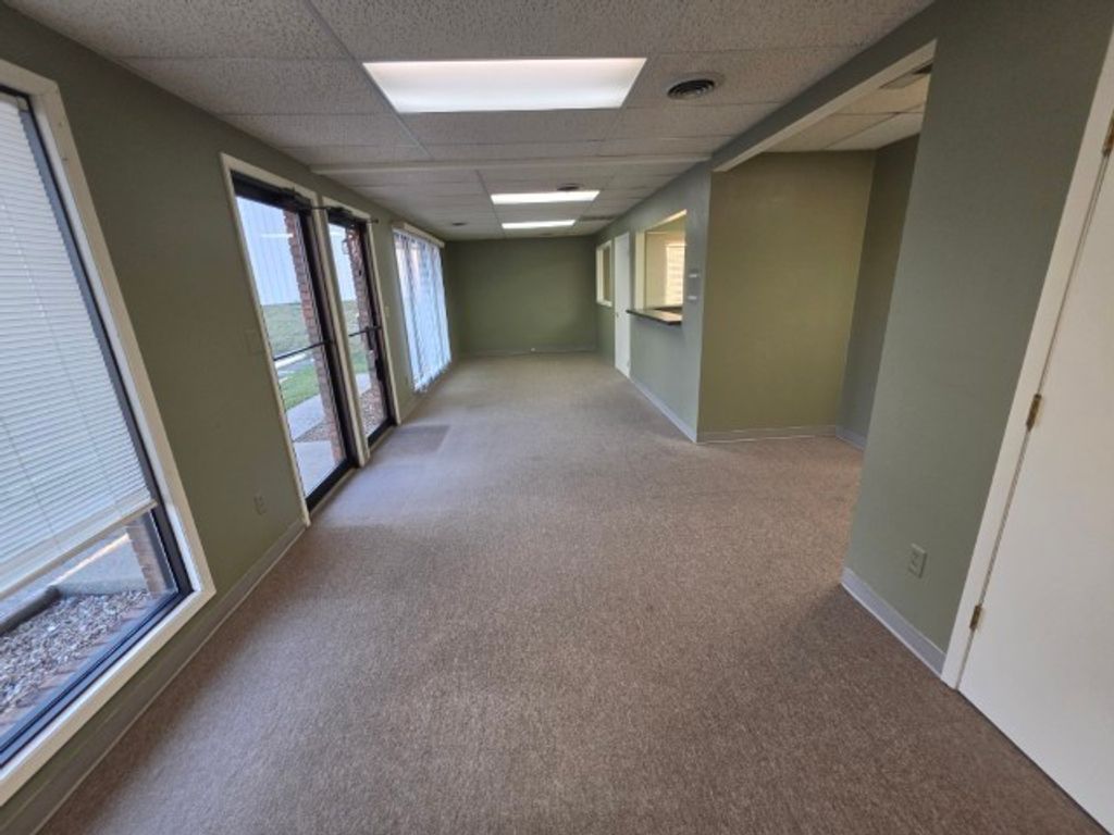 Image 15 of property listing at 2801 BROADWAY Street A, Mt Vernon, IL 62864