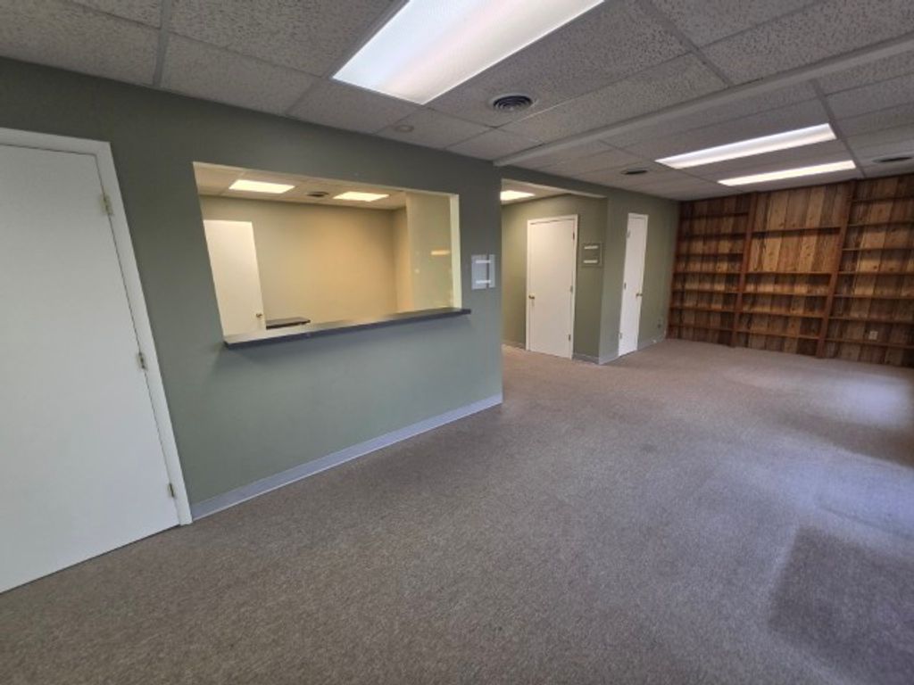 Image 16 of property listing at 2801 BROADWAY Street A, Mt Vernon, IL 62864