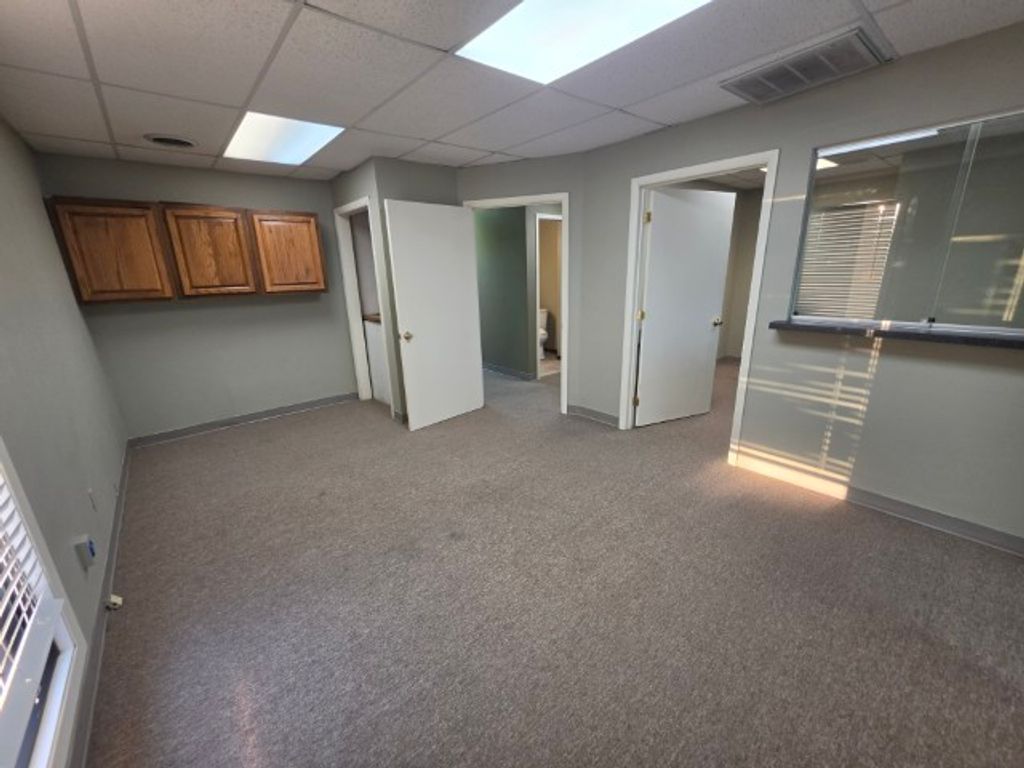 Image 18 of property listing at 2801 BROADWAY Street A, Mt Vernon, IL 62864
