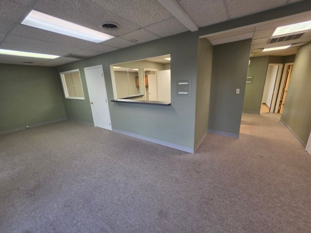 Image 3 of property listing at 2801 BROADWAY Street A, Mt Vernon, IL 62864