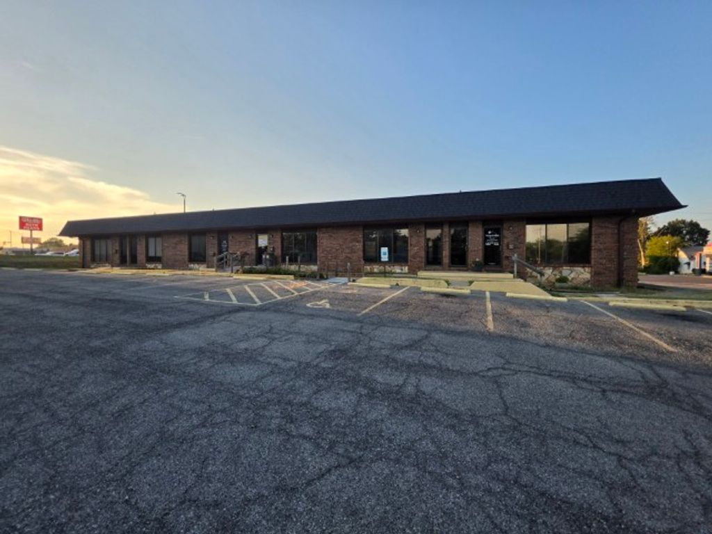 Image 27 of property listing at 2801 BROADWAY Street A, Mt Vernon, IL 62864