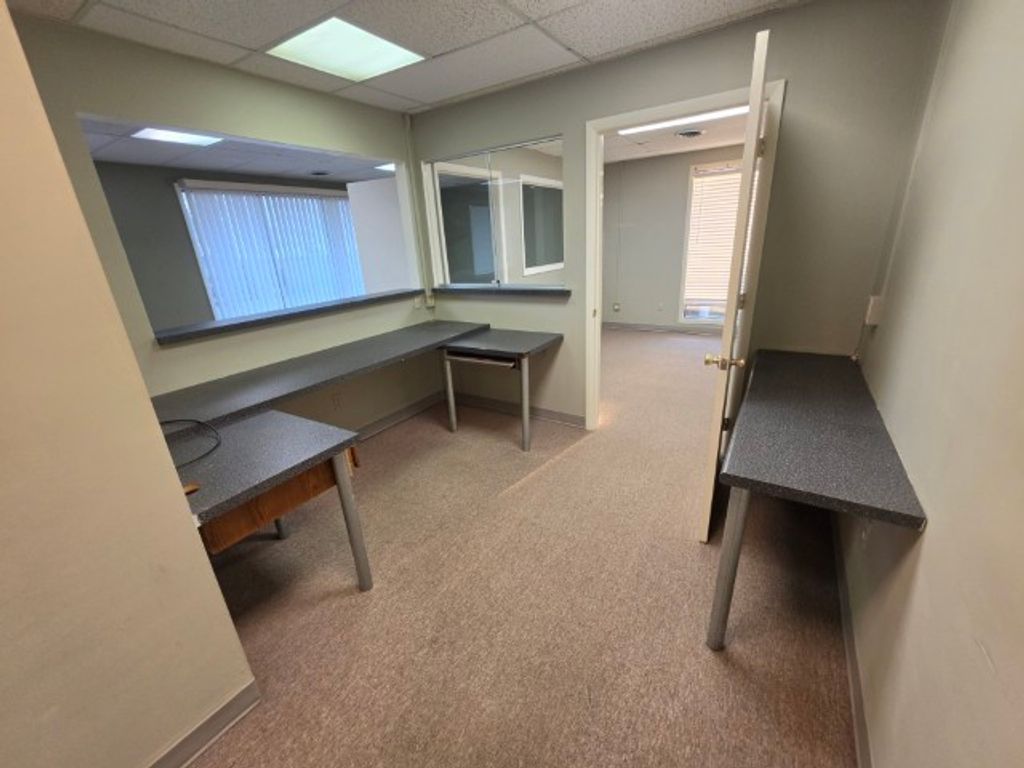 Image 5 of property listing at 2801 BROADWAY Street A, Mt Vernon, IL 62864
