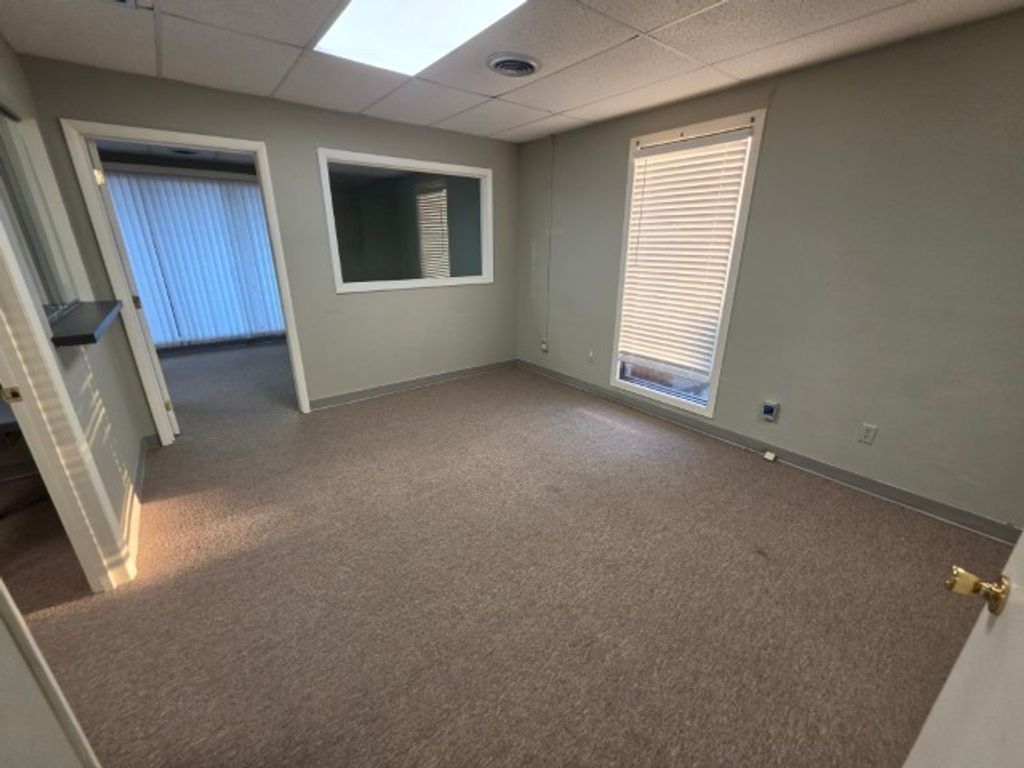 Image 6 of property listing at 2801 BROADWAY Street A, Mt Vernon, IL 62864