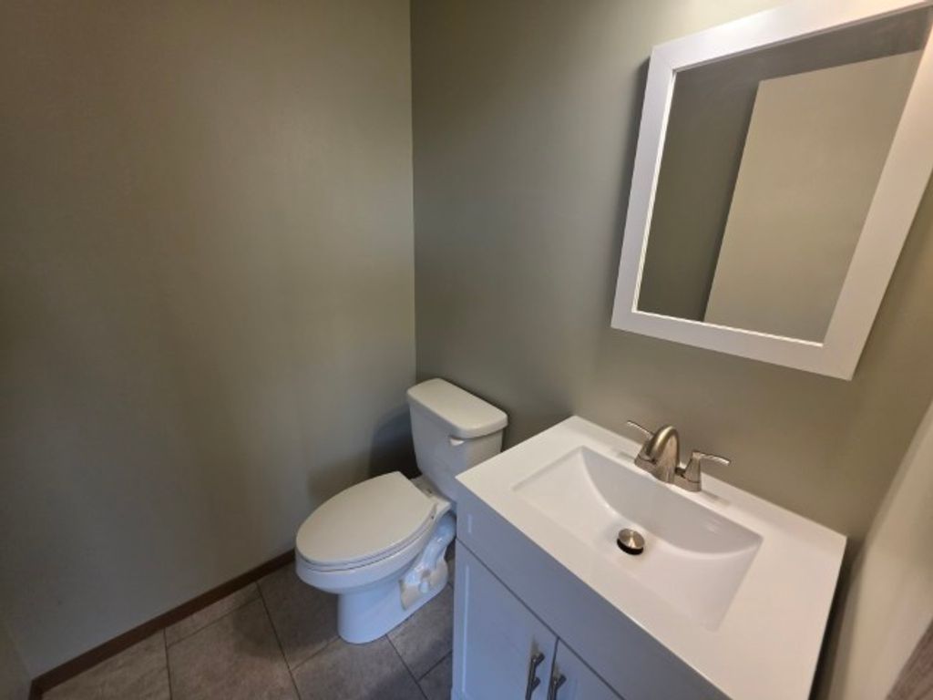 Image 10 of property listing at 2801 BROADWAY Street A, Mt Vernon, IL 62864