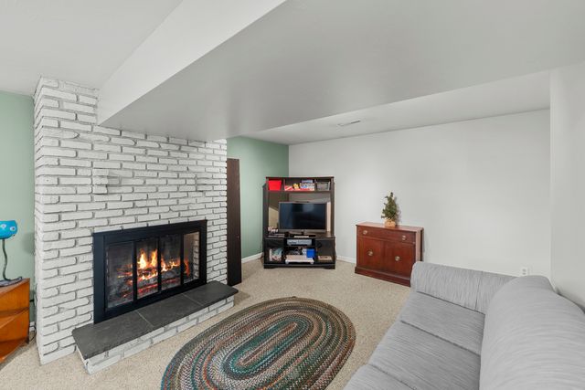 5807 FILLMORE Street, Davenport, IA 52806