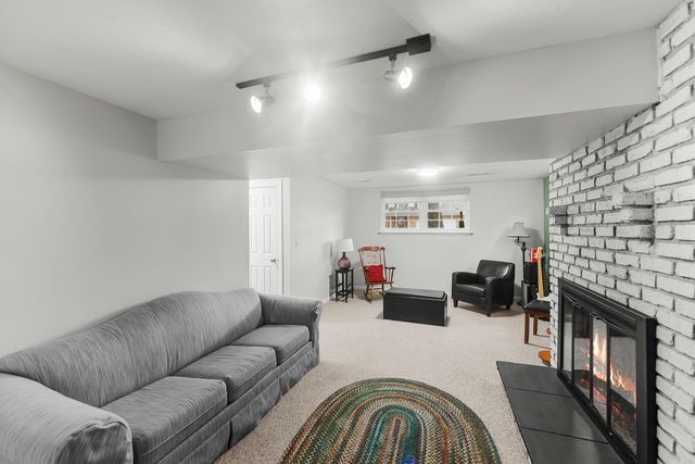 5807 FILLMORE Street, Davenport, IA 52806