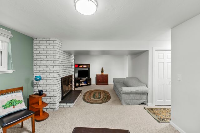 5807 FILLMORE Street, Davenport, IA 52806