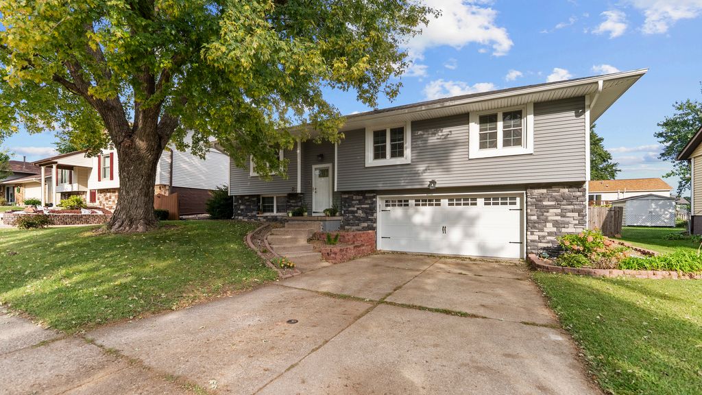 5807 FILLMORE Street, Davenport, IA 52806