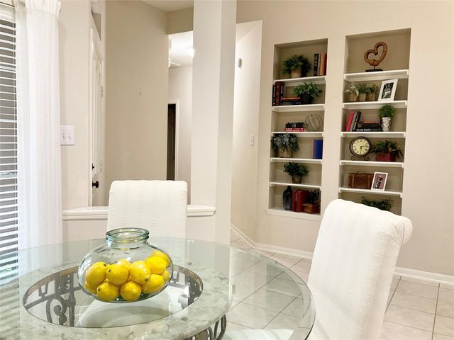 186 N Valley Oaks Circle, The Woodlands, TX 77382