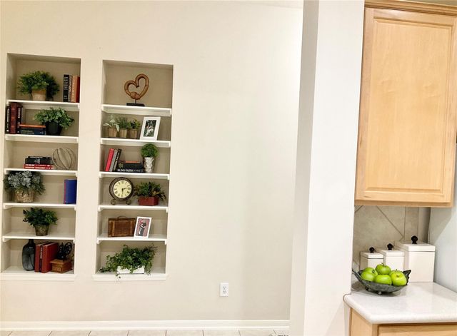 186 N Valley Oaks Circle, The Woodlands, TX 77382