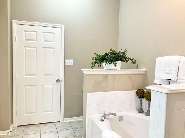 186 N Valley Oaks Circle, The Woodlands, TX 77382