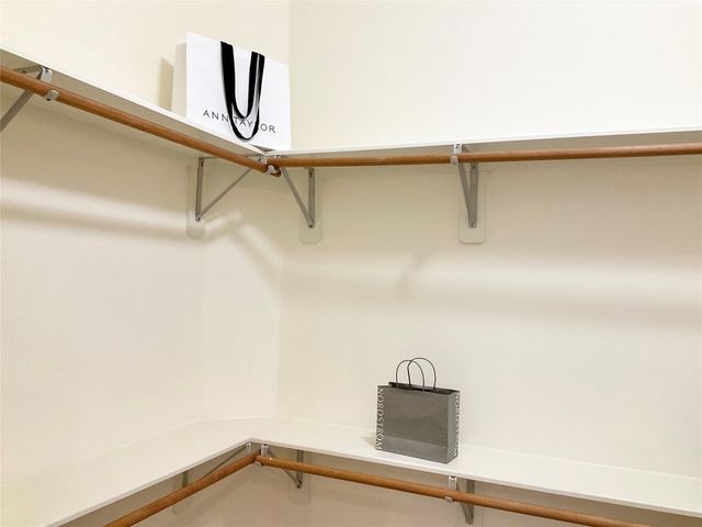 186 N Valley Oaks Circle, The Woodlands, TX 77382