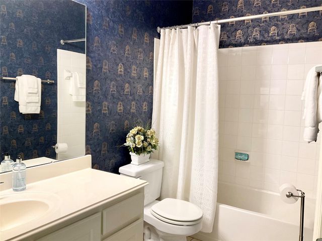 186 N Valley Oaks Circle, The Woodlands, TX 77382