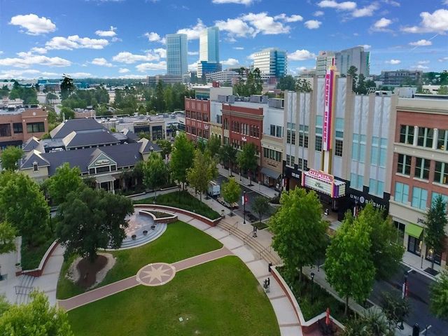 186 N Valley Oaks Circle, The Woodlands, TX 77382