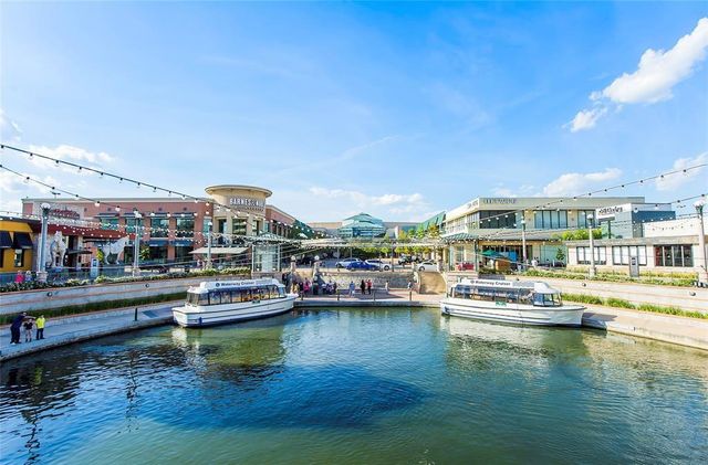 186 N Valley Oaks Circle, The Woodlands, TX 77382