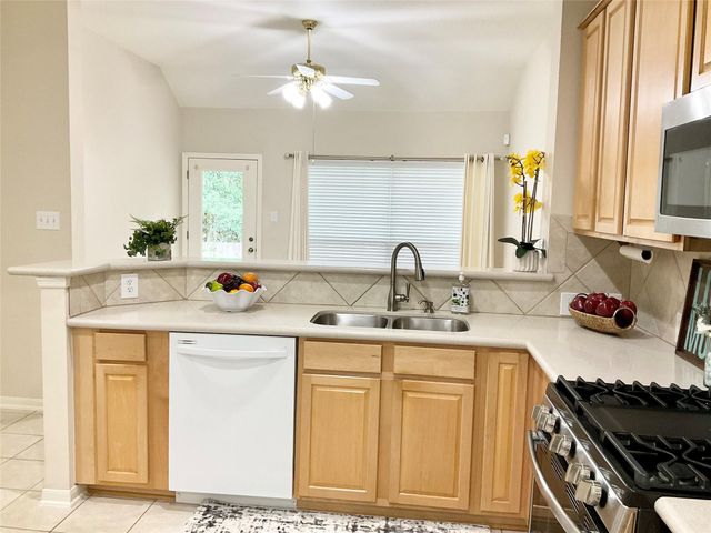 186 N Valley Oaks Circle, The Woodlands, TX 77382