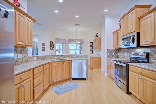 12 Diamond Bay Drive, Lake Placid, FL 33852