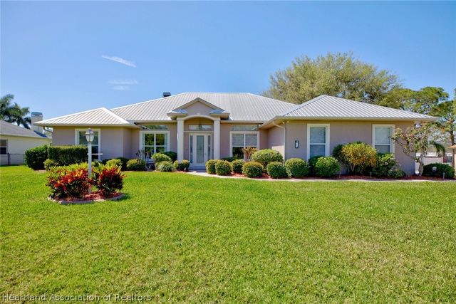 12 Diamond Bay Drive, Lake Placid, FL 33852