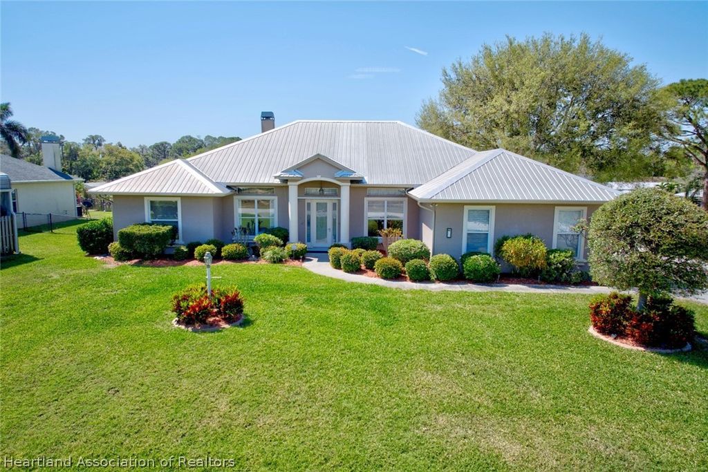 12 Diamond Bay Drive, Lake Placid, FL 33852