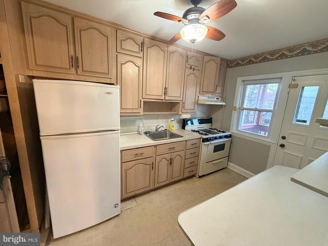 829 N CHAPEL GATE LN, Baltimore, MD 21229