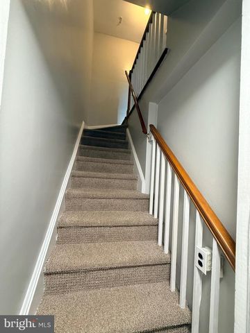 829 N CHAPEL GATE LN, Baltimore, MD 21229