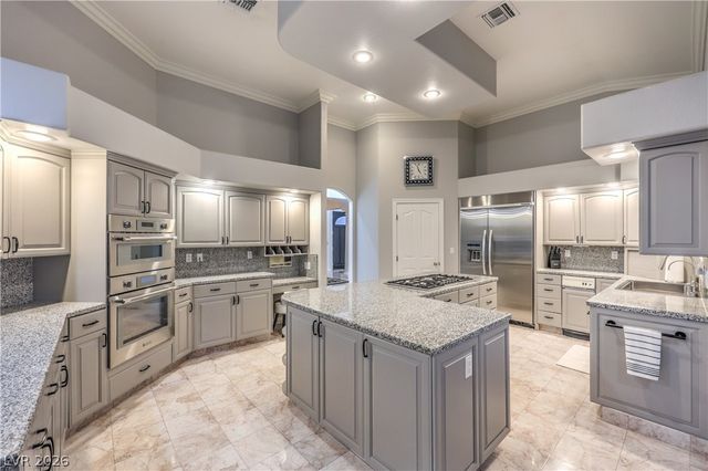 1941 Black Water Court, Las Vegas, NV 89117