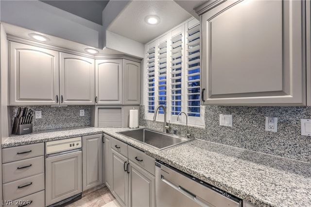 1941 Black Water Court, Las Vegas, NV 89117