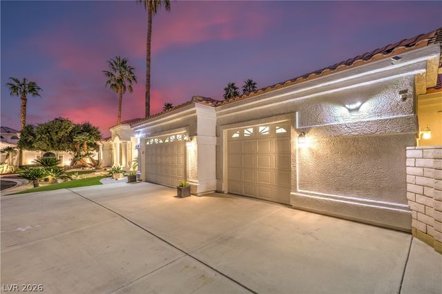 1941 Black Water Court, Las Vegas, NV 89117