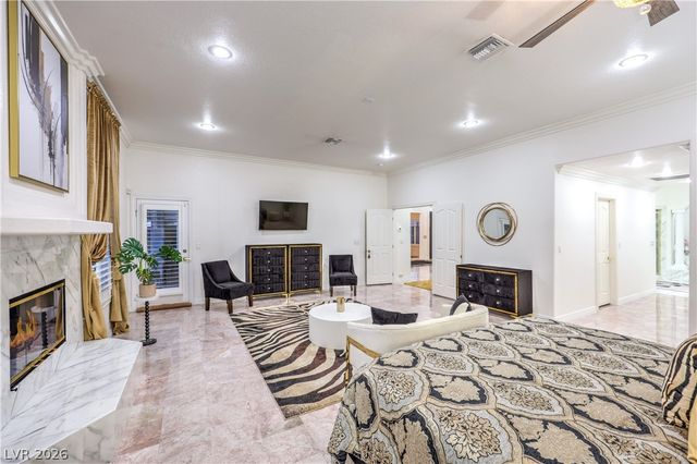 1941 Black Water Court, Las Vegas, NV 89117