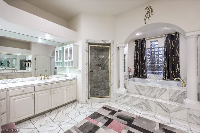 1941 Black Water Court, Las Vegas, NV 89117