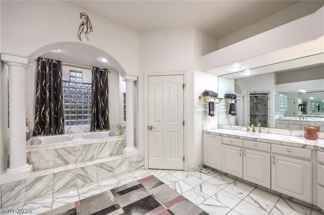 1941 Black Water Court, Las Vegas, NV 89117