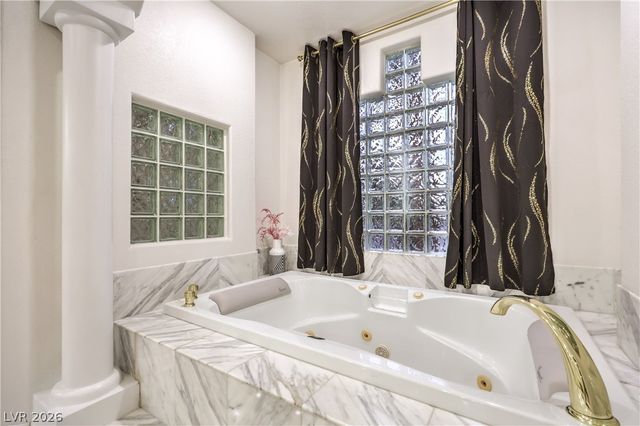 1941 Black Water Court, Las Vegas, NV 89117