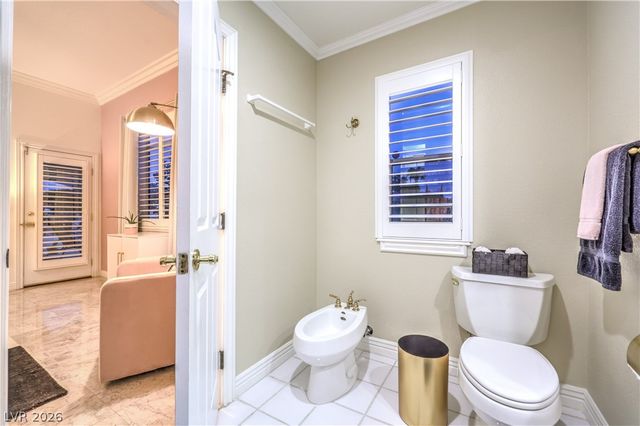 1941 Black Water Court, Las Vegas, NV 89117