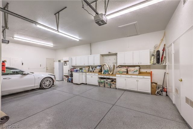 1941 Black Water Court, Las Vegas, NV 89117