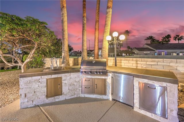 1941 Black Water Court, Las Vegas, NV 89117