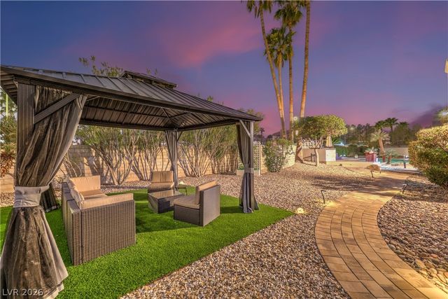 1941 Black Water Court, Las Vegas, NV 89117