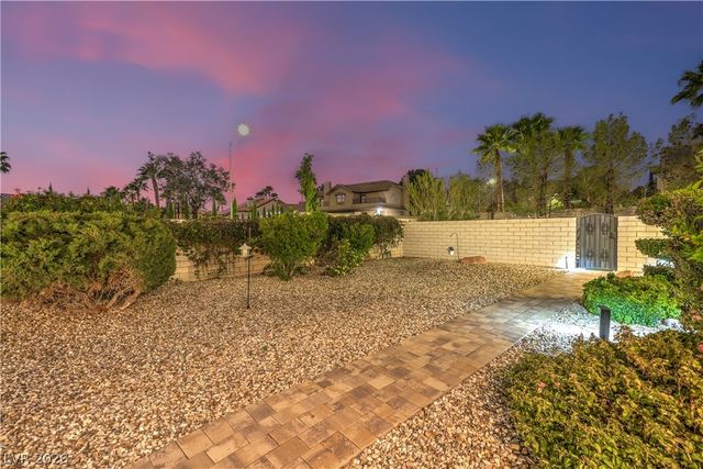 1941 Black Water Court, Las Vegas, NV 89117