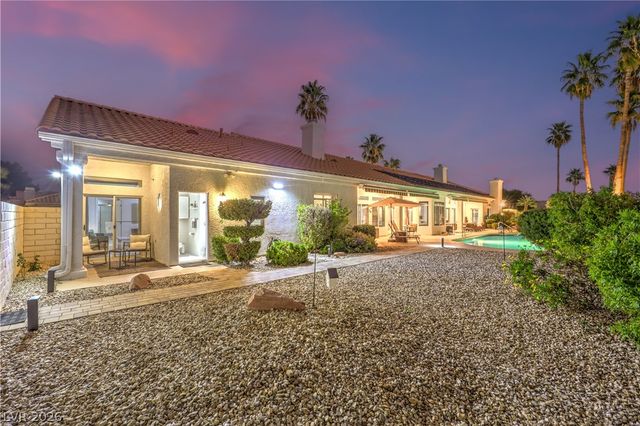 1941 Black Water Court, Las Vegas, NV 89117