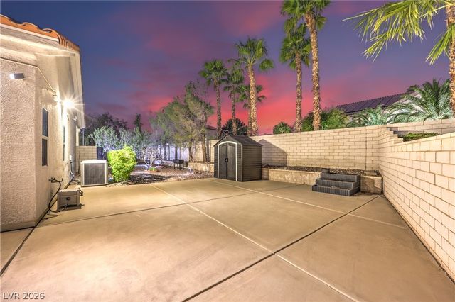 1941 Black Water Court, Las Vegas, NV 89117