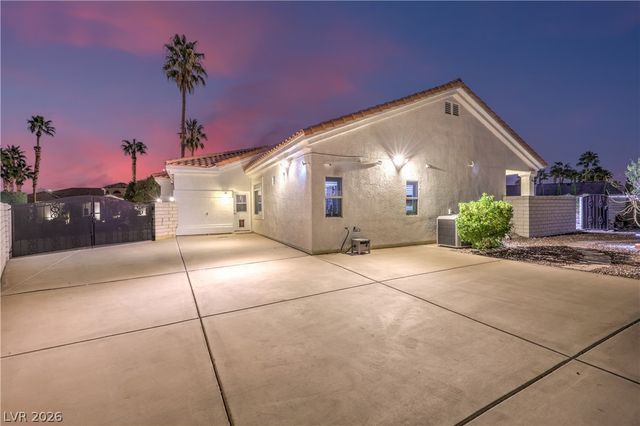 1941 Black Water Court, Las Vegas, NV 89117