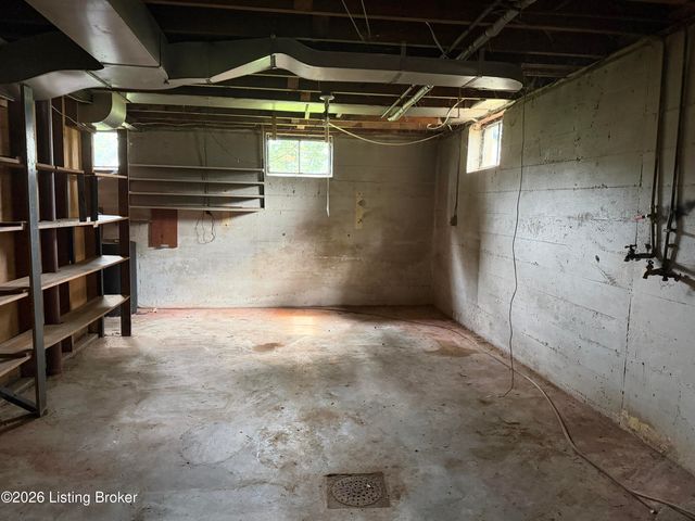 221 Don Allen Rd, Louisville, KY 40207