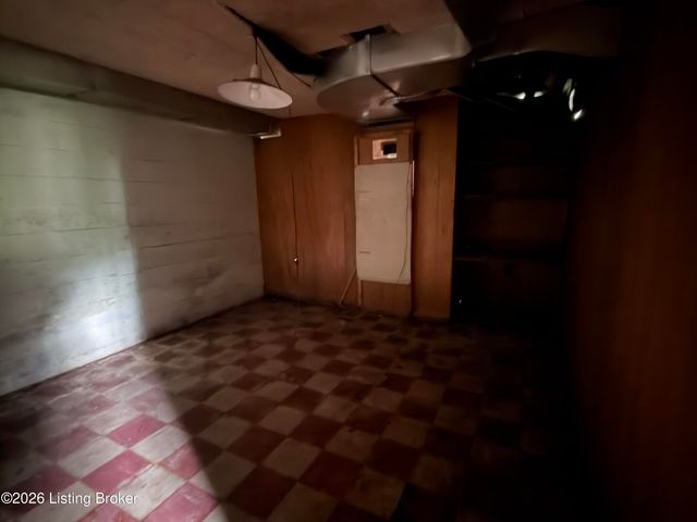 221 Don Allen Rd, Louisville, KY 40207