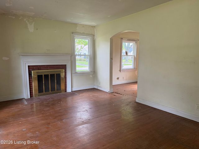 221 Don Allen Rd, Louisville, KY 40207
