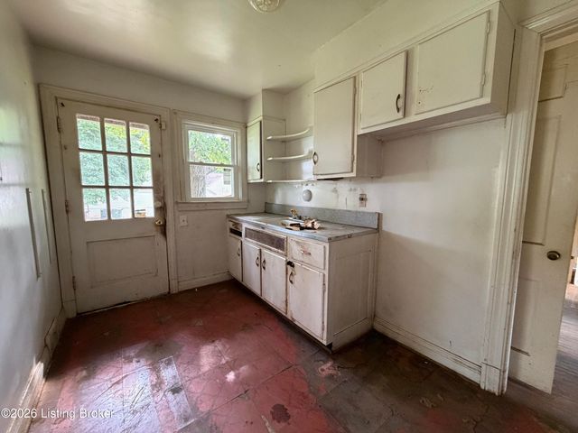 221 Don Allen Rd, Louisville, KY 40207