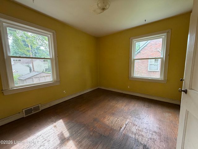 221 Don Allen Rd, Louisville, KY 40207