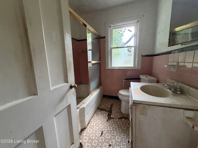 221 Don Allen Rd, Louisville, KY 40207
