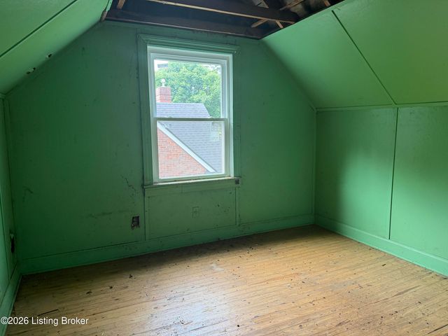 221 Don Allen Rd, Louisville, KY 40207