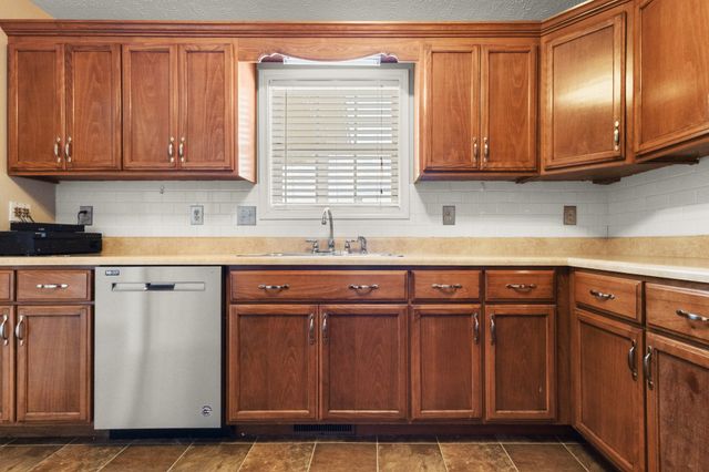 620 Wolfchase Dr, Clarksville, TN 37042