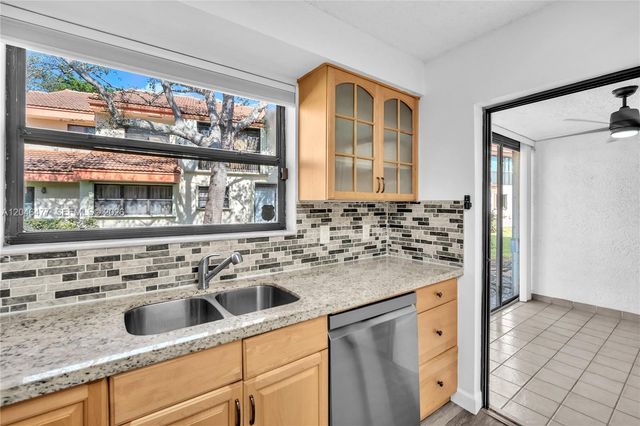 3405 Emerald Oaks Drive 207, Hollywood, FL 33021
