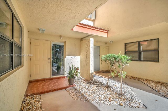 3405 Emerald Oaks Drive 207, Hollywood, FL 33021